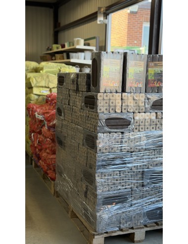Palette de bûches de bois compressé extrudé de type pini kay(+/- 10 kg)- 96 sacs de 12 bûches