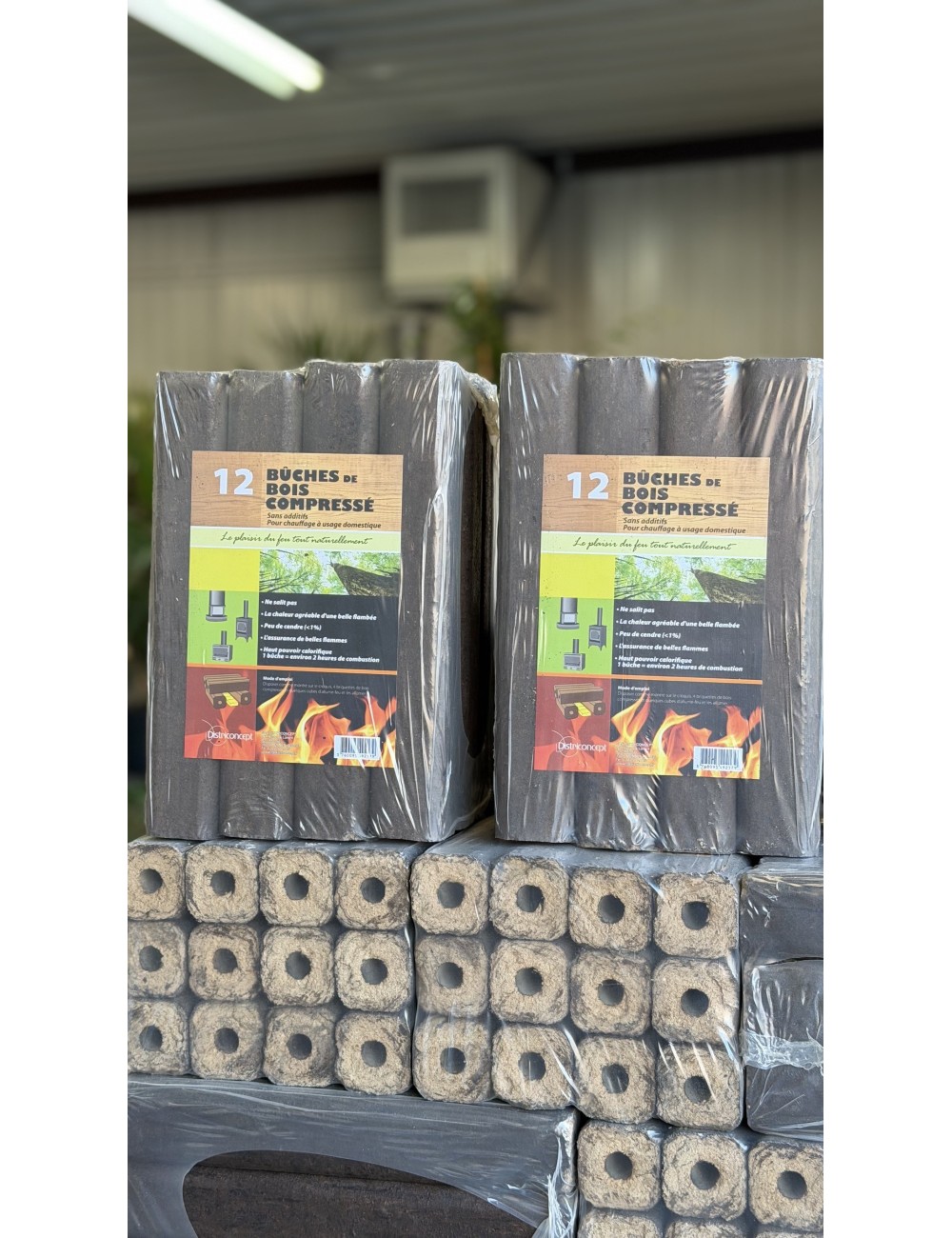 Palette de bûches de bois compressé extrudé de type pini kay(+/- 10 kg)- 5,5€/pc, 96 pcs de 12 bûches