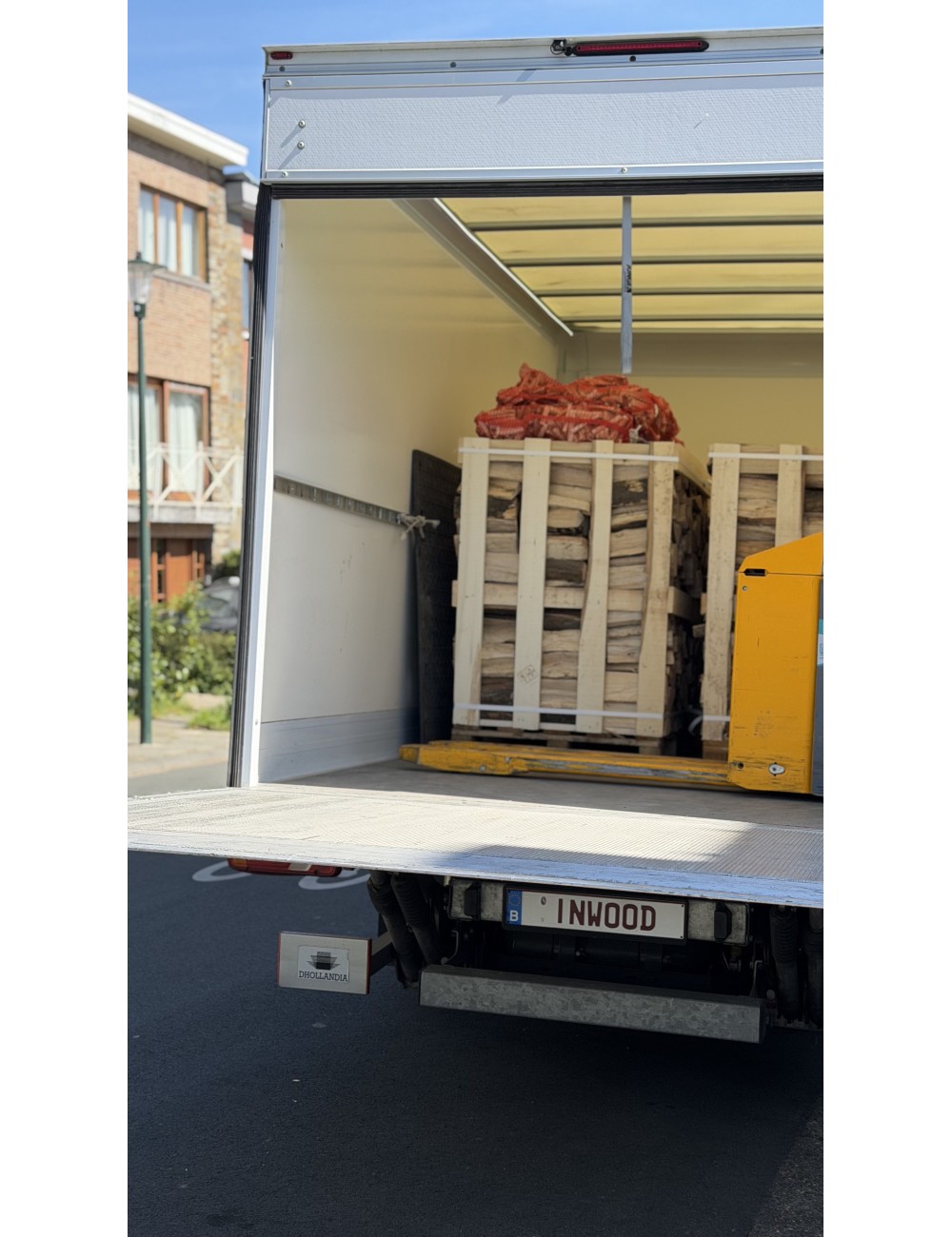 Box de 1 m3 de Bois de Chauffage rangé  en bûche de 25cm équivalent à 1,67 Stère