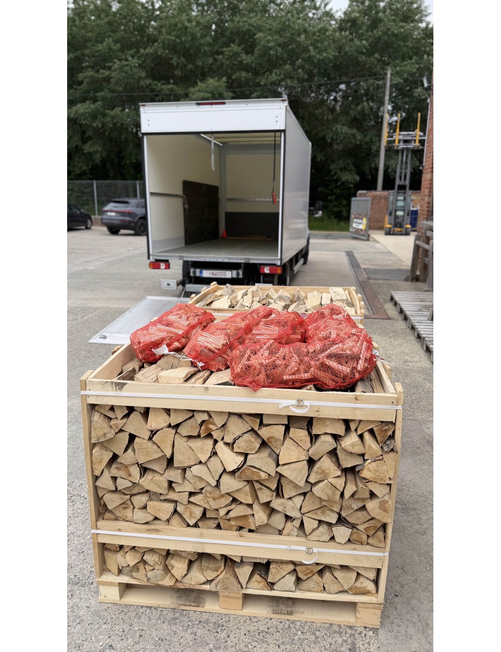 Box de 1 m3 de Bois de Chauffage rangé  en bûche de 40 cm équivalent à 1,5 Stère