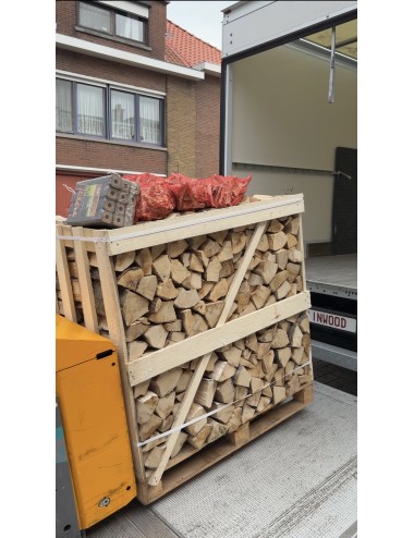Box de 1 m3 de Bois de Chauffage rangé  en bûche de 25cm équivalent à 1,67 Stère