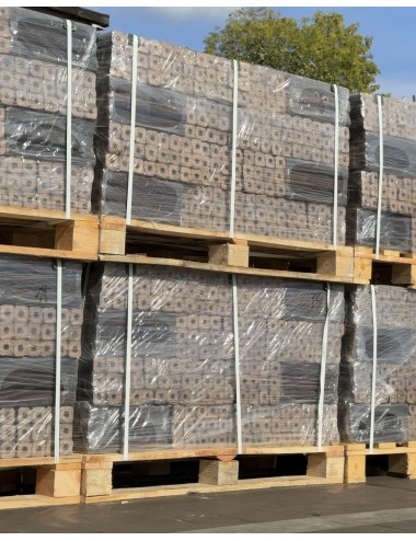 Palette de bûches de bois compressé extrudé de type pini kay(+/- 10 kg)- 5,95€/pc, 48 pcs de 12 bûches
